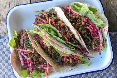 Wraps met hummus en bietjes