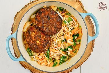 Paksoi-zoete aardappel stamppot met taugé