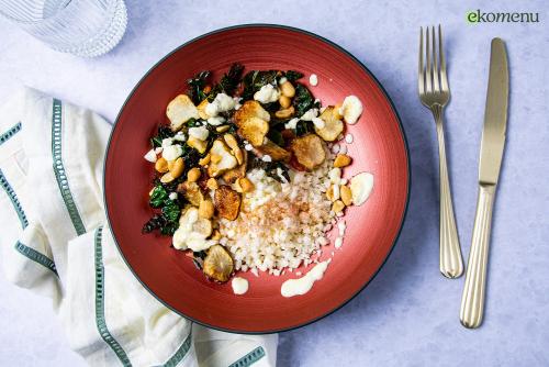 Bloemkoolrijst met palmkool en aardpeerchips 