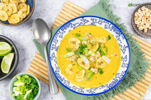 Pinda-kokossoep met crispy chili olie