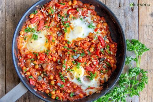 Shakshuka met gepocheerde eitjes