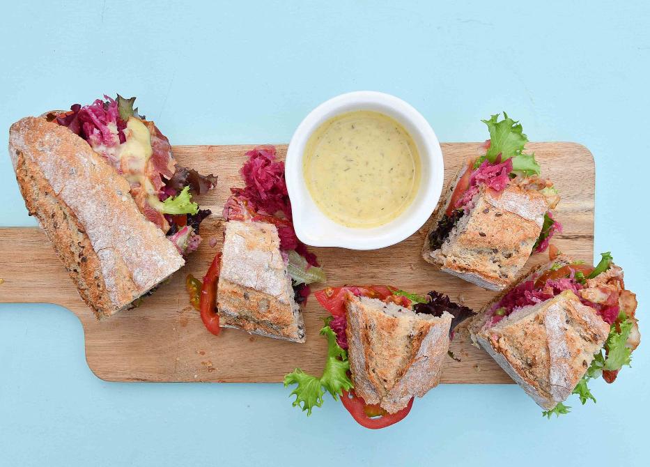 BLT met gefermenteerde kool