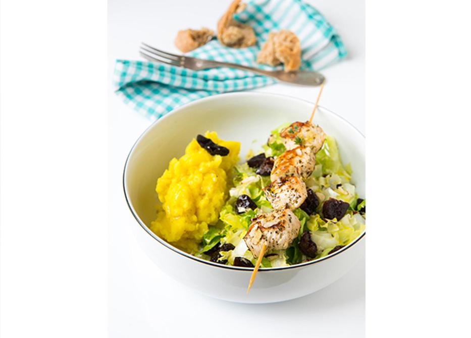 Andijviesalade met kipspiesjes