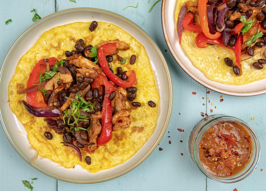 Ei-wraps met kip, bonen en salsa