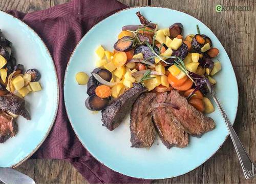 Mals staartstuk met groenten van de plaat