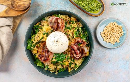 Orzo met spinaziepesto, pancetta,