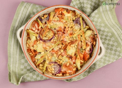 Venkel-tomatengratin met pijnboompitjes