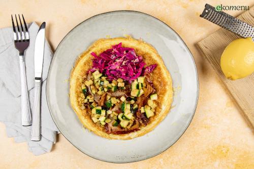 Keto Omelet met pancetta en ingelegde rode kool
