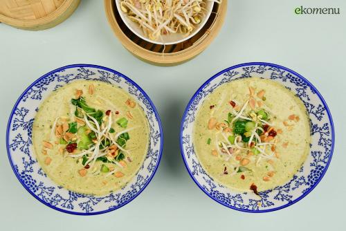 Keto Pindasoep met kokos