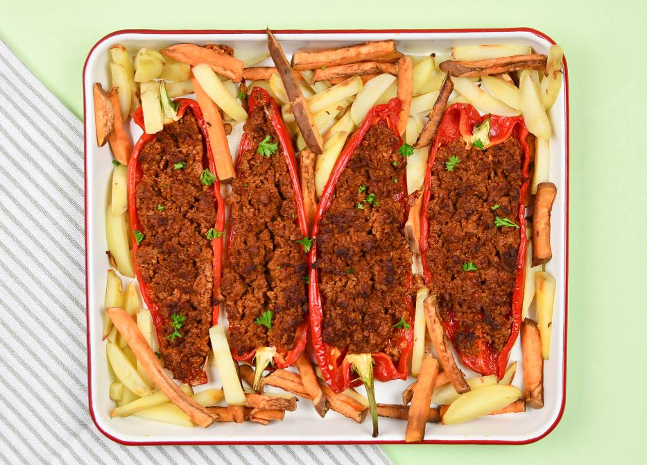 Keto Gevulde puntpaprika met gehakt en groentjefrietjes