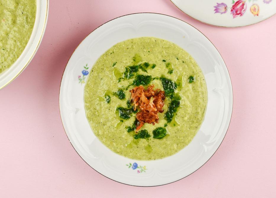 Keto romige broccolisoep met pancetta