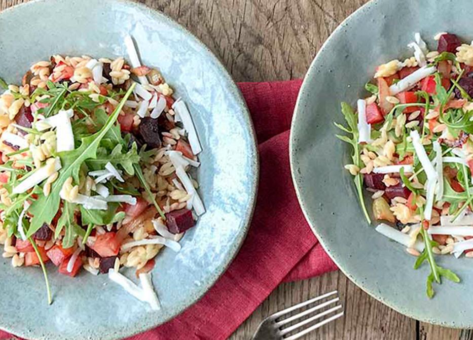 Orzo met gekleurde biet