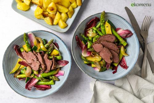 Lentesalade met asperges, pastrami