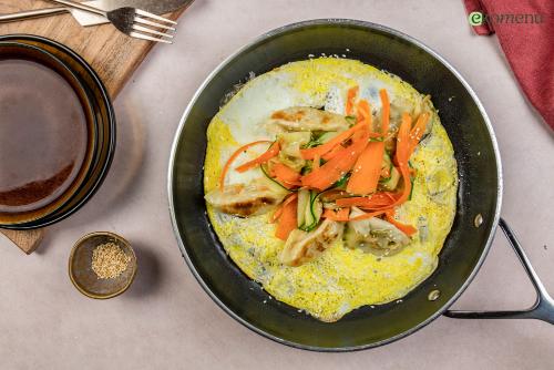 Crispy gyoza omelet