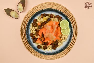 Noodles met gemarineerde yacon