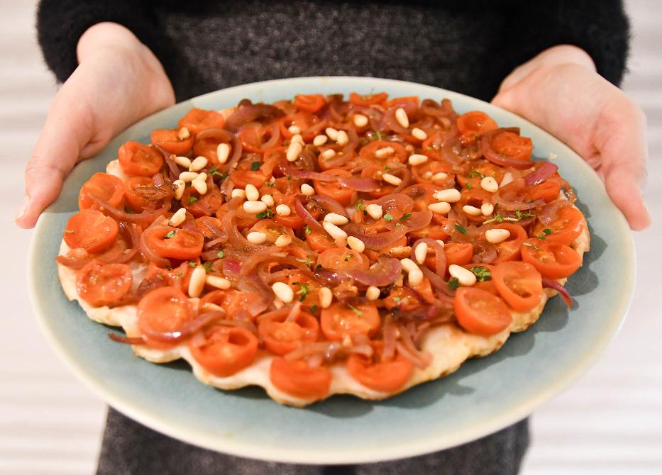 Tarte tatin van cherrytomaat en rode ui