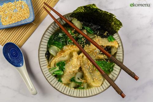 Japanse soep met gyoza
