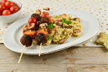 Gehaktballetjes aan een spies