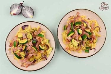 Glutenvrije pasta met courgette, ham