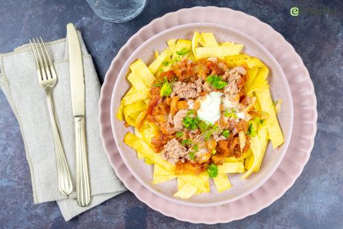 Keto Koolraaptagliatelle met tonijnsaus