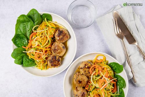 Groenten spaghetti met kipgehaktballetjes