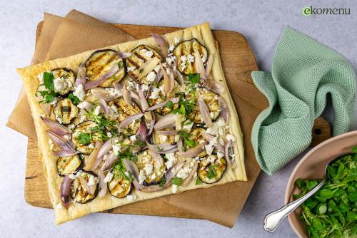 Plaattaart met sjalotten, aubergine en feta