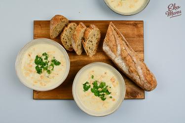 Romige yacon soep met amandelschaafsel