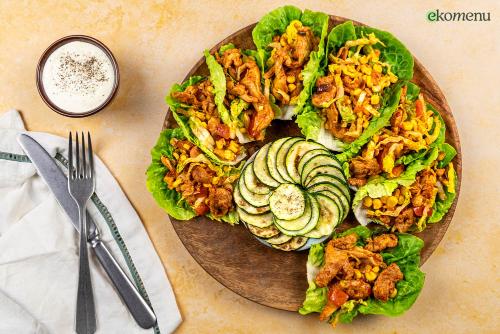 Slawraps met kipshoarma, maïs en gegrilde courgette