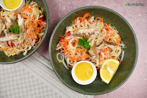 Vermicelli salade met gerookte makreel