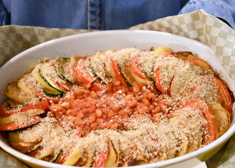 Ratatouille met vegan 'Parmezaan'
