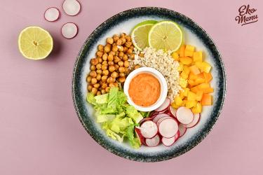 Zomerse veggie bowl met radijsjes