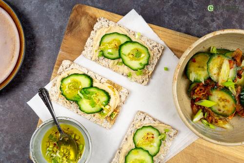 Komkommersalade met gember-bosui-chili olie