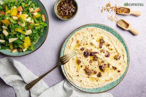 Piadina met hummus en crispy-chili olie