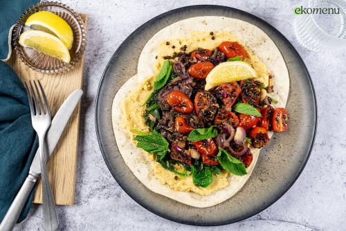 Loaded flatbread met hummus