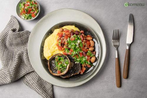 Polenta met portabella steak