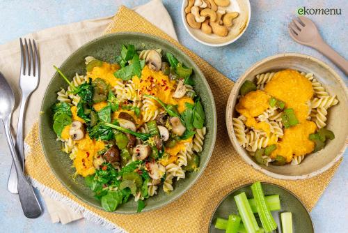 Pasta met romige zoete aardappel-cashewsaus