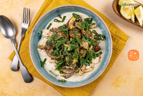 Smeuïge feta-bonen crème met snijbonen en gemengde paddenstoelen