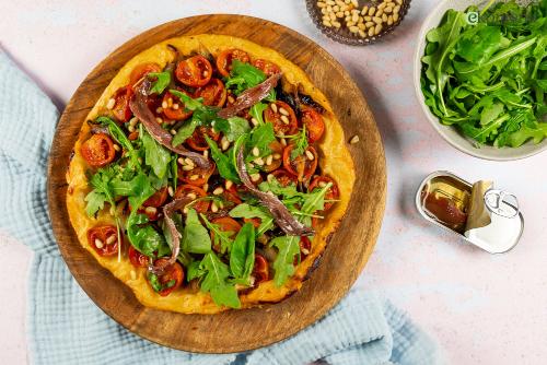 Tarte tatin van cherrytomaatjes, sjalot en ansjovis
