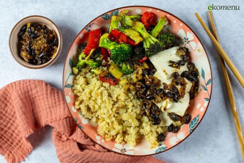 Pittige zwarte bonensaus met zijden tofu 