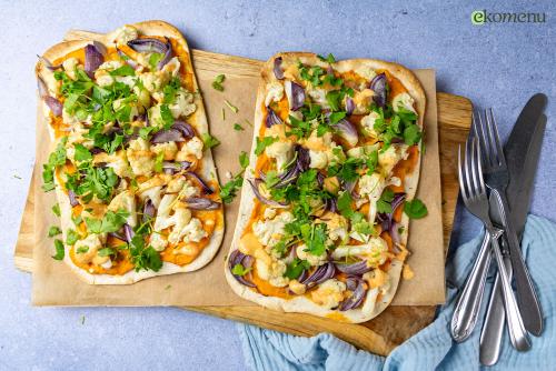 Flammkuchen met bloemkool in knoflookolie