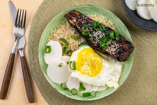 Gegrilde miso-aubergine met rijst