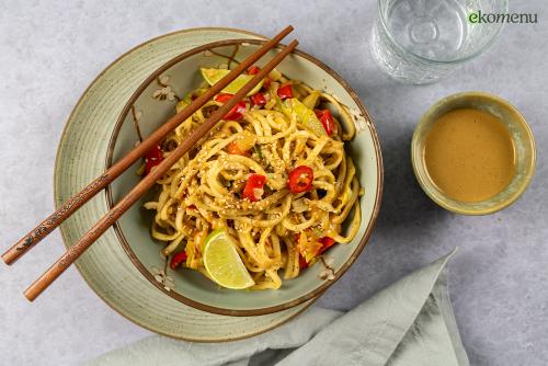 Supersnelle sesam-pinda noodles