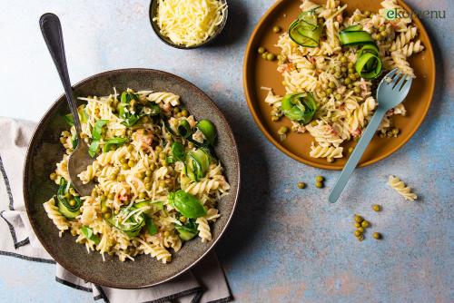 Snelle pasta met basilicum-kaassaus