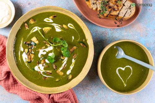 Kikkersoep met een swirl van roomkaas