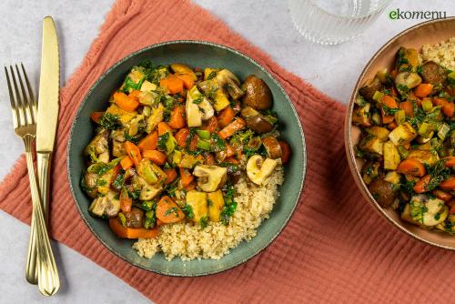 Tofu in een Pad Thai woksaus met groenten