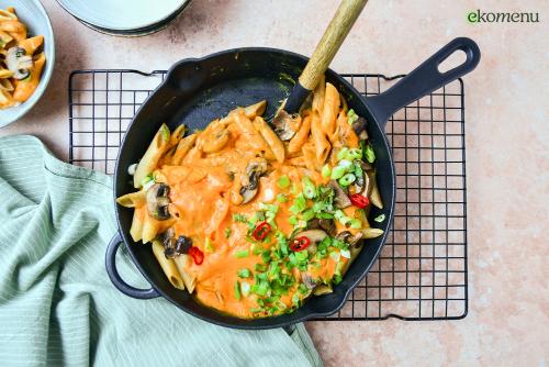 Pastaschotel met een creamy zoete aardappelsaus