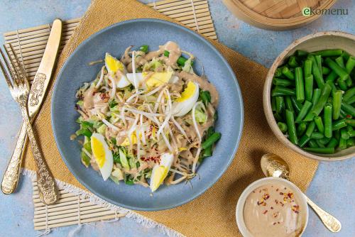 Gado gado met spitskool en sperziebonen