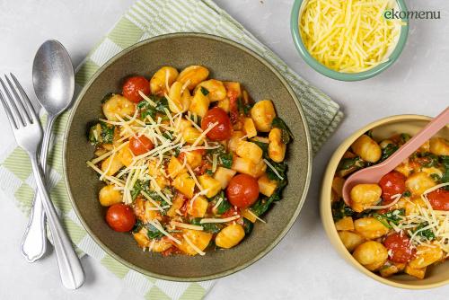 Gnocchi in tomaten-kaassaus