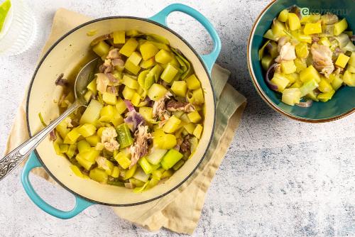 Aardappel-stoofje met prei en gele bietjes