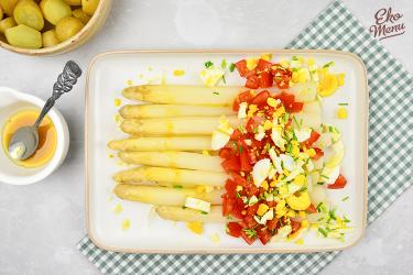 Witte asperges met krieltjes